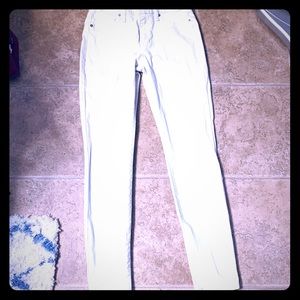 White lucky brand size for a women’s skinny jeans